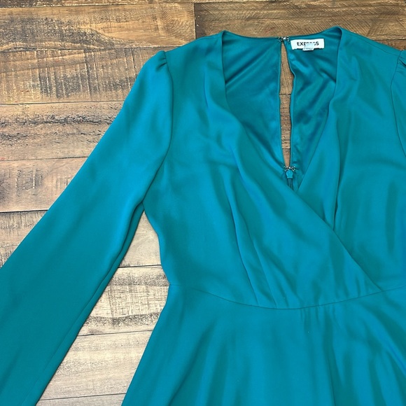 Express VNeck Green Dress - Picture 2 of 5